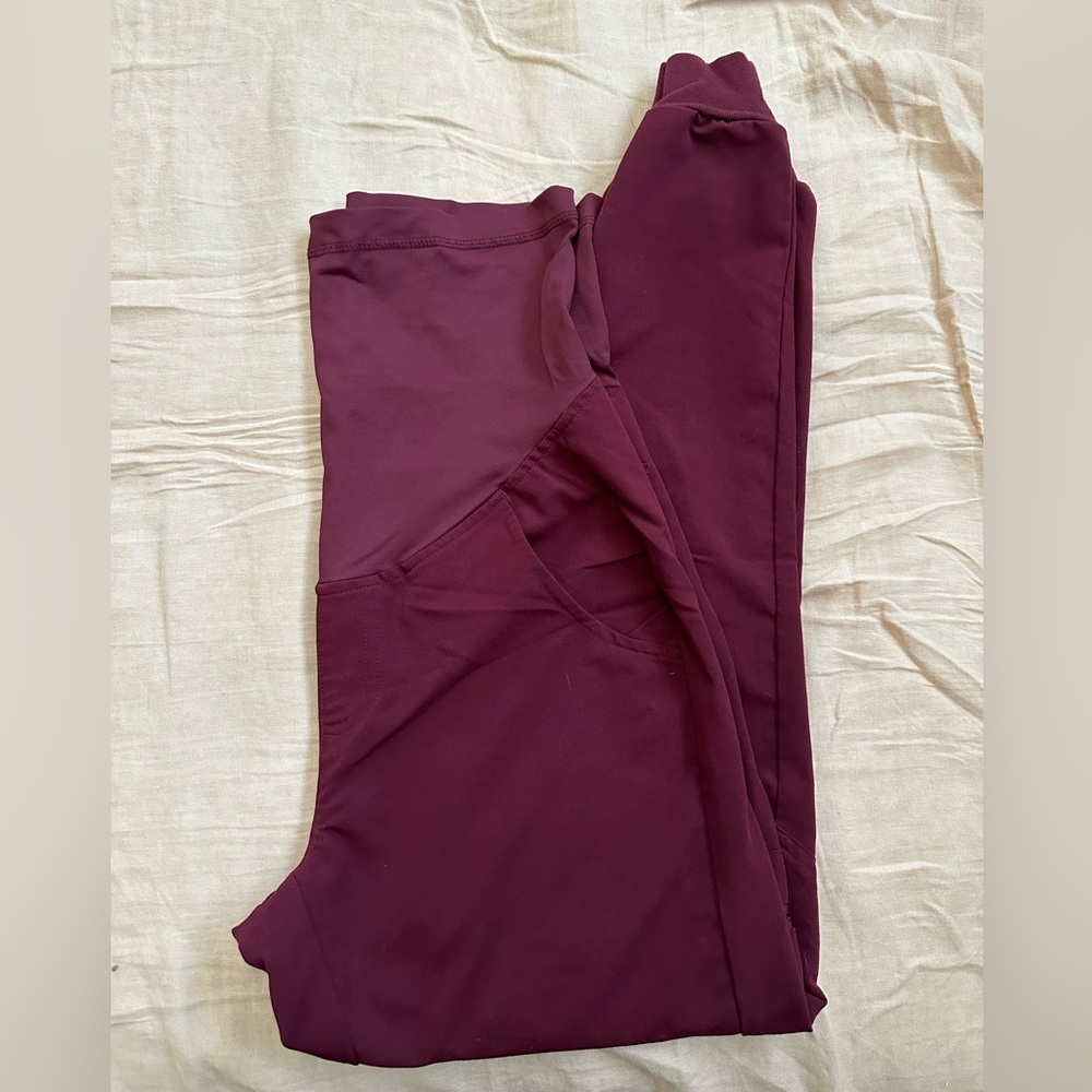 FIGS maternity scrub joggers | XS burgundy